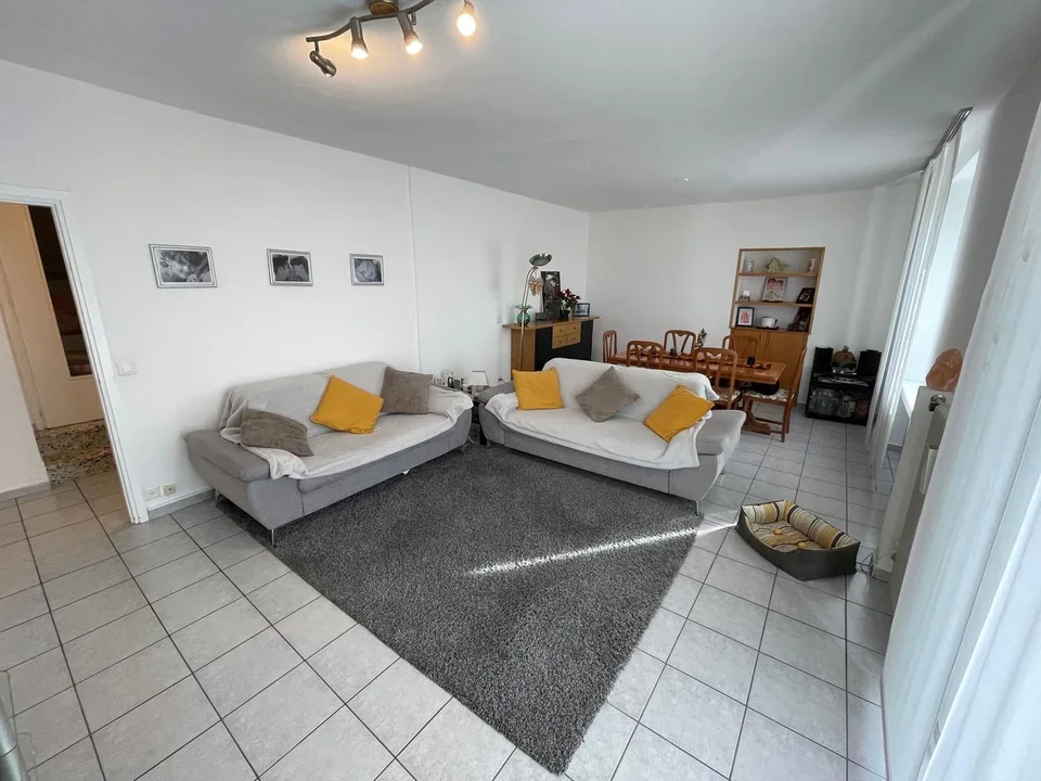 INTERESSANTE CASA 6.5 LOCALI CON GIARDINETTO