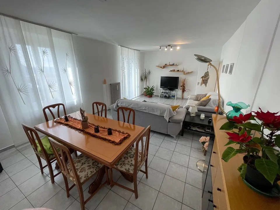 INTERESSANTE CASA 6.5 LOCALI CON GIARDINETTO