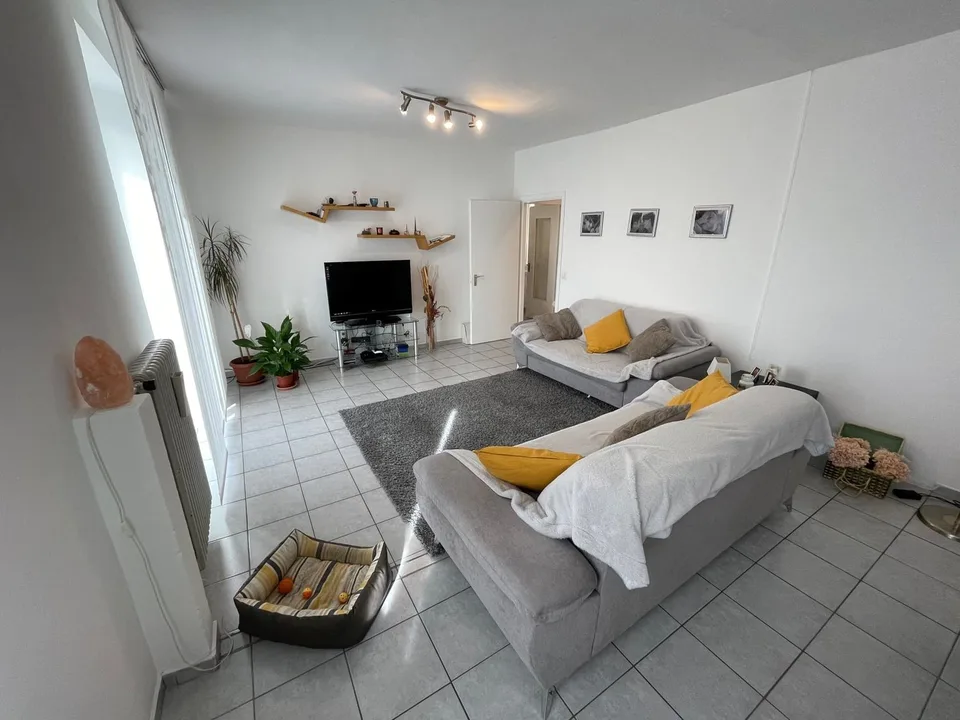 INTERESSANTE CASA 6.5 LOCALI CON GIARDINETTO