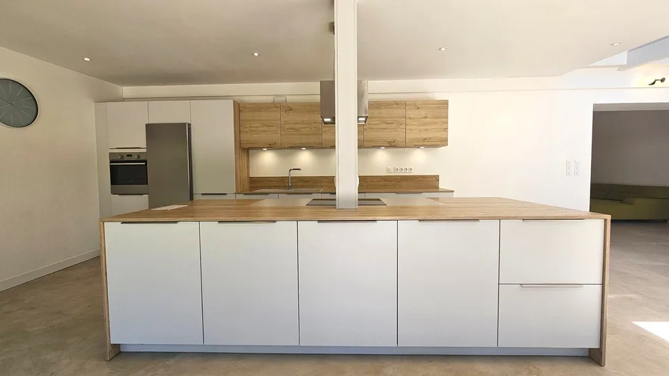 Divonne, fattoria Gessienne ristrutturata, piano terra di 225m2, tipo 6