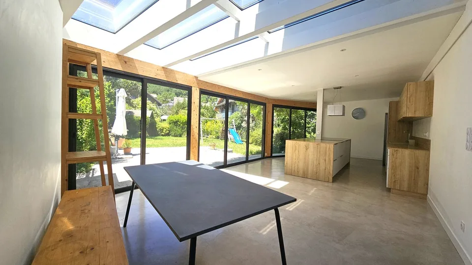 Divonne, fattoria Gessienne ristrutturata, piano terra di 225m2, tipo 6