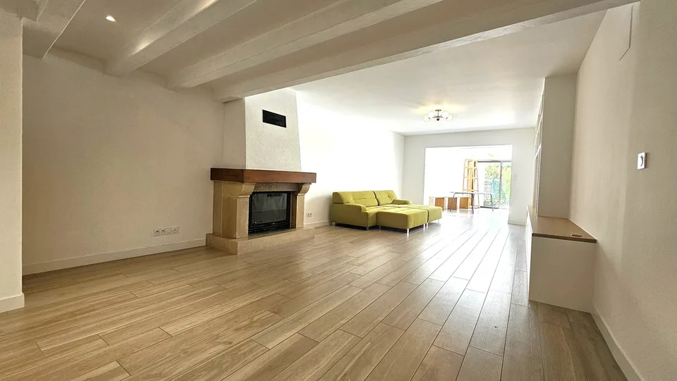 Divonne, fattoria Gessienne ristrutturata, piano terra di 225m2, tipo 6