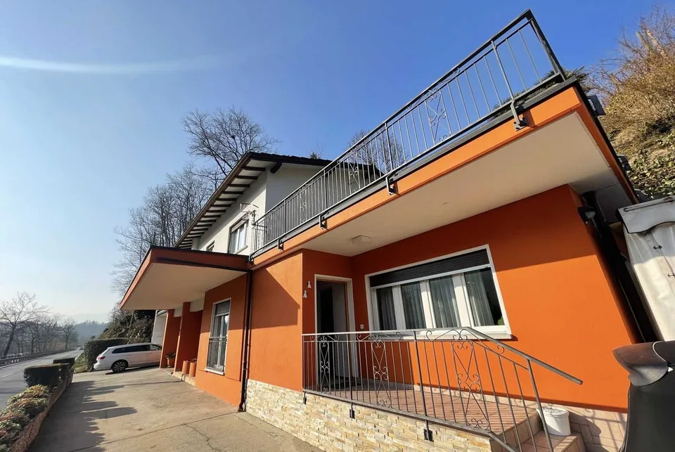 Günstig - Großes 8-Zimmer-Haus mit Terrassen in Ponte Cremenaga