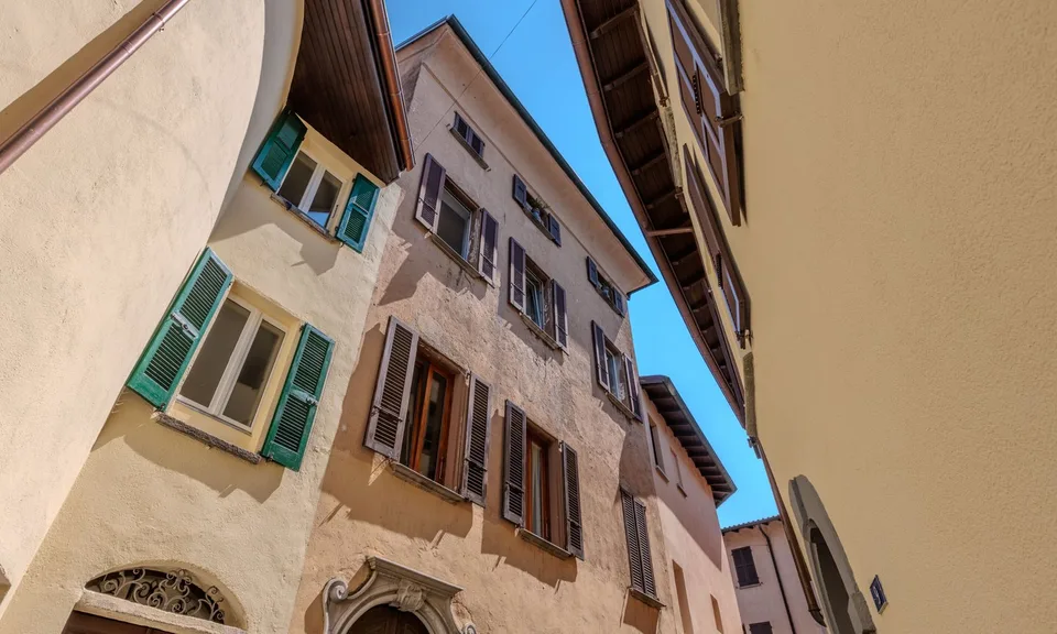 CHARACTERISTIC ATTIC 4.5 STEPS FROM THE LAKE IN MAROGGIA