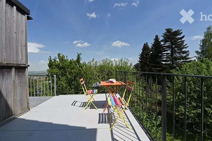 Appartamento accogliente di 3,5 locali con balcone a Oetwil am See
