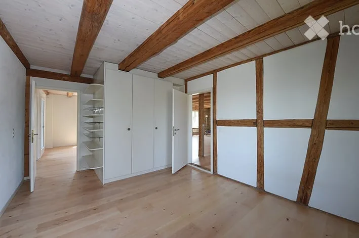 Appartamento accogliente di 3,5 locali con balcone a Oetwil am See