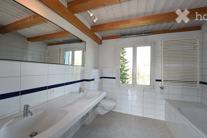 Appartamento accogliente di 3,5 locali con balcone a Oetwil am See
