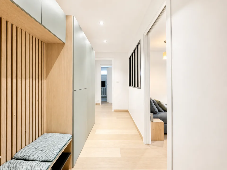 Appartement entièrement rénové de 80 m²   Triangle d'Or d'Annecy
