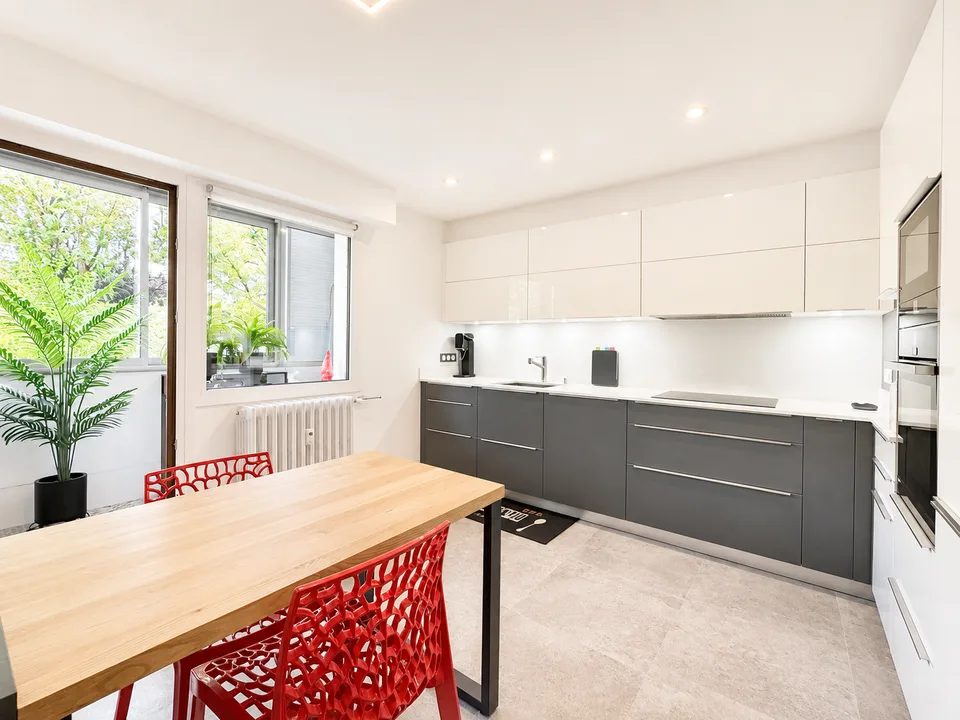 Appartement entièrement rénové de 80 m²   Triangle d'Or d'Annecy