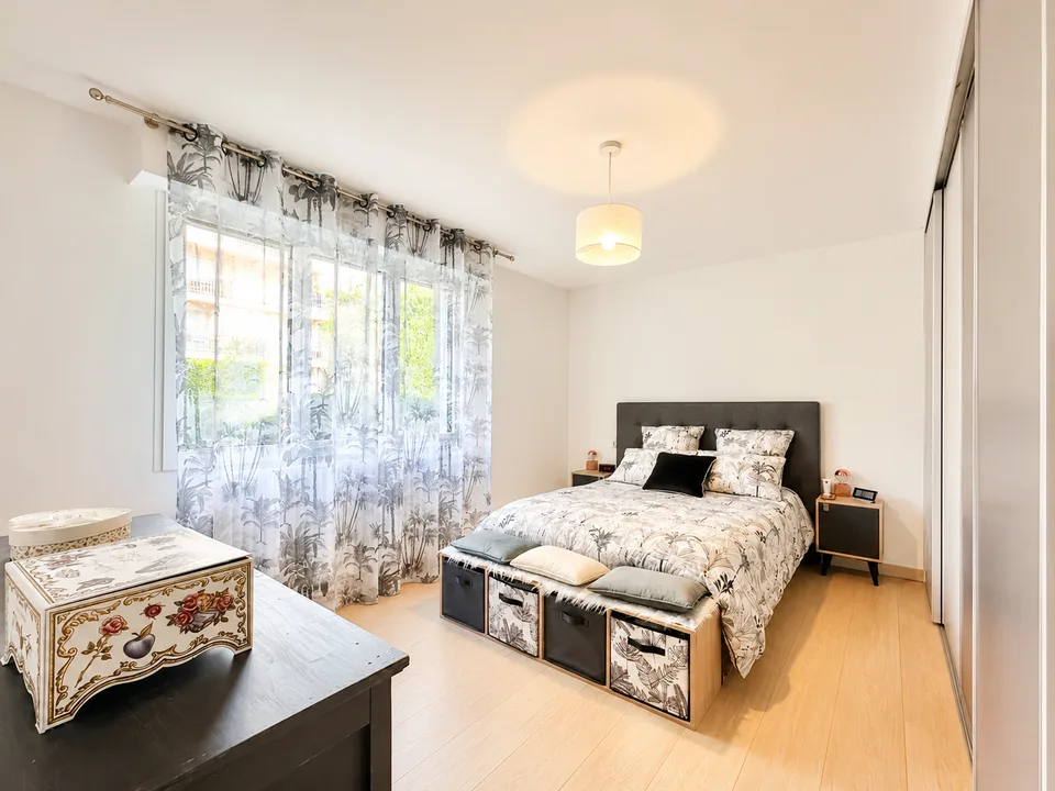 Appartement entièrement rénové de 80 m²   Triangle d'Or d'Annecy