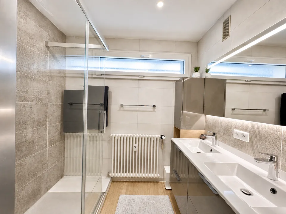 Appartement entièrement rénové de 80 m²   Triangle d'Or d'Annecy