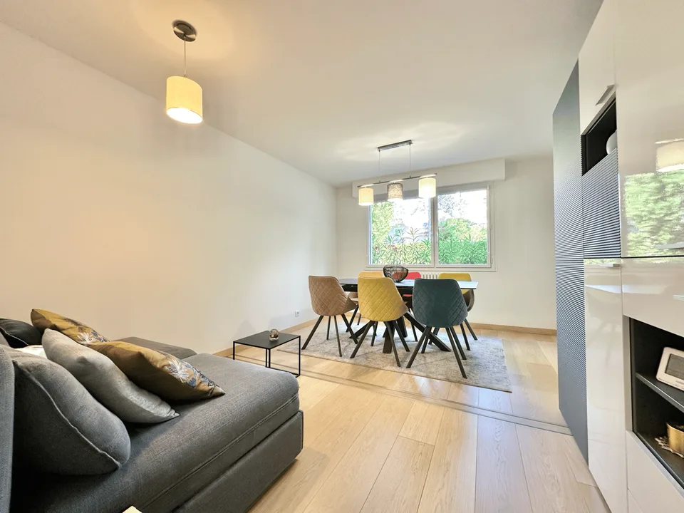 Appartement entièrement rénové de 80 m²   Triangle d'Or d'Annecy