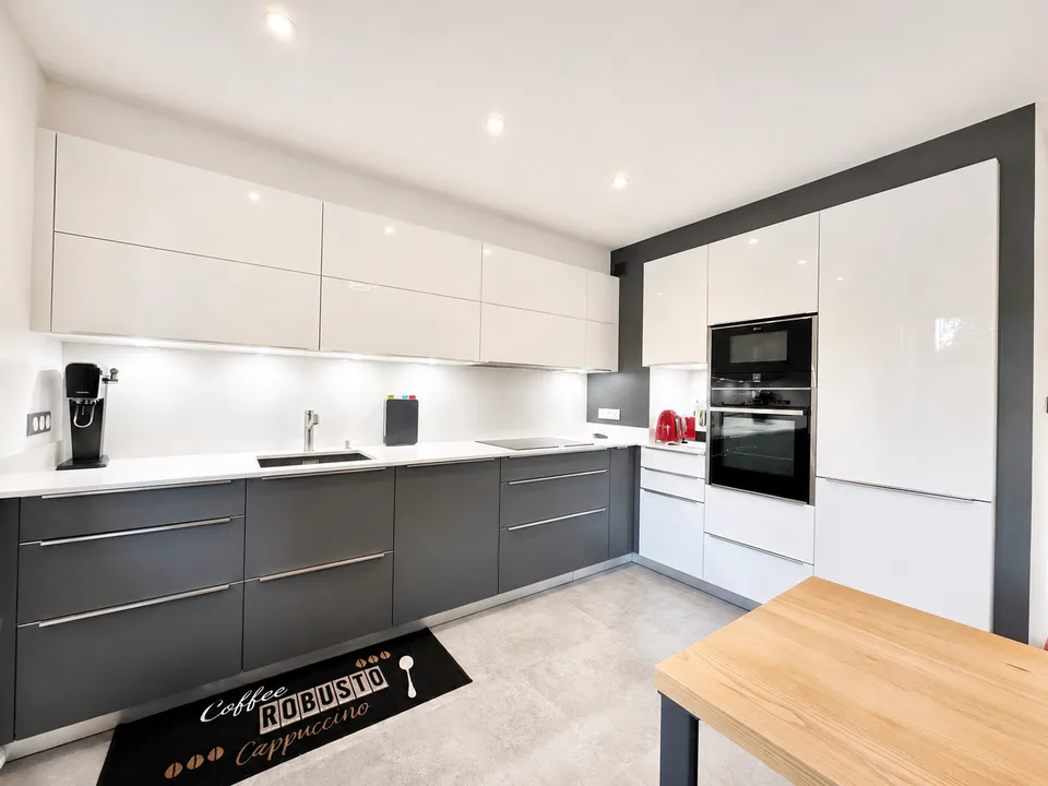 Appartement entièrement rénové de 80 m²   Triangle d'Or d'Annecy