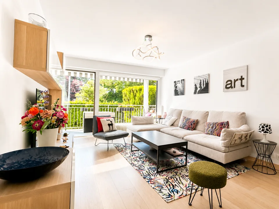 Appartement entièrement rénové de 80 m²   Triangle d'Or d'Annecy