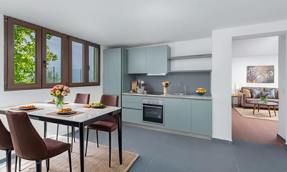 Spacious semi-detached house with 4.5 rooms and a separate two-room apartment in Arogno