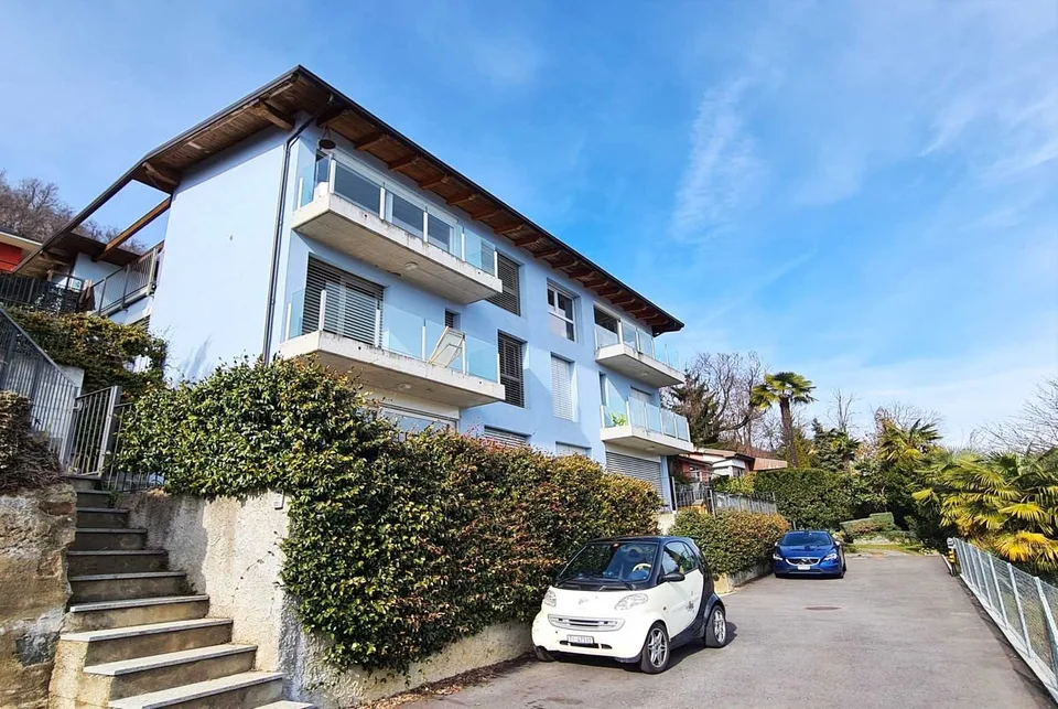 Geräumiges Penthouse 5.5 mit großer Terrasse und Seeblick in Bioggio