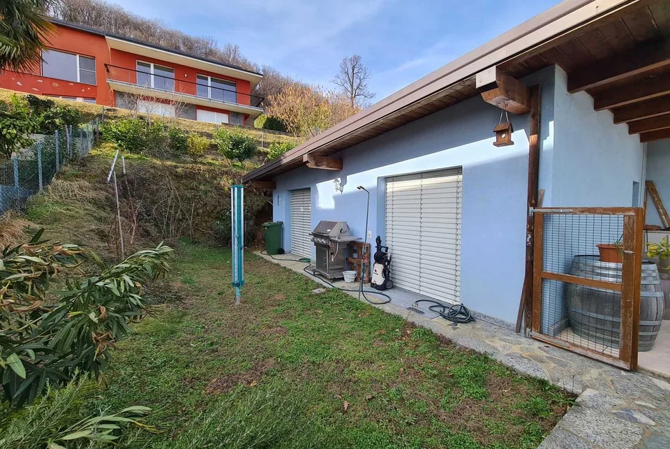Geräumiges Penthouse 5.5 mit großer Terrasse und Seeblick in Bioggio