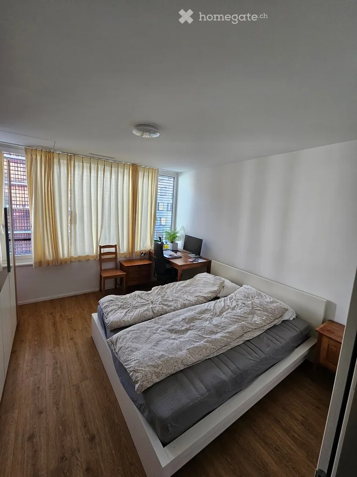 Helle 4.5-Zimmer-Wohnung mit Balkon und Garage in Dietikon