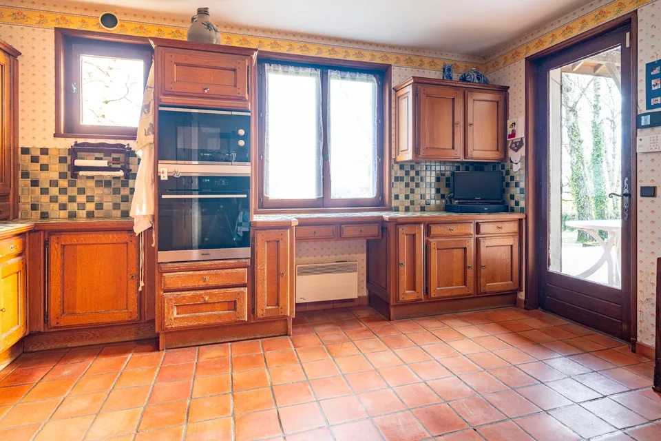 NOUVEAUTÉ   EXCLUSIVITÉ   GRANDE MAISON AUX PORTES DE BOURG EN BRESSE