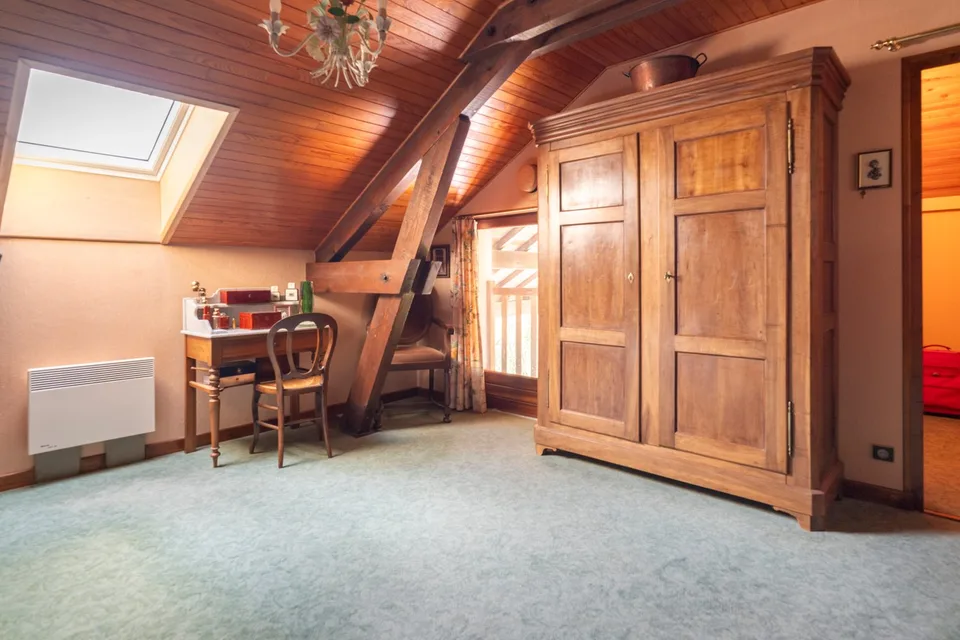 NOUVEAUTÉ   EXCLUSIVITÉ   GRANDE MAISON AUX PORTES DE BOURG EN BRESSE