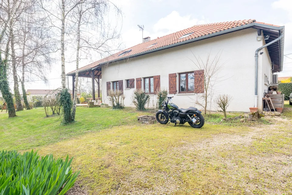 NOUVEAUTÉ   EXCLUSIVITÉ   GRANDE MAISON AUX PORTES DE BOURG EN BRESSE