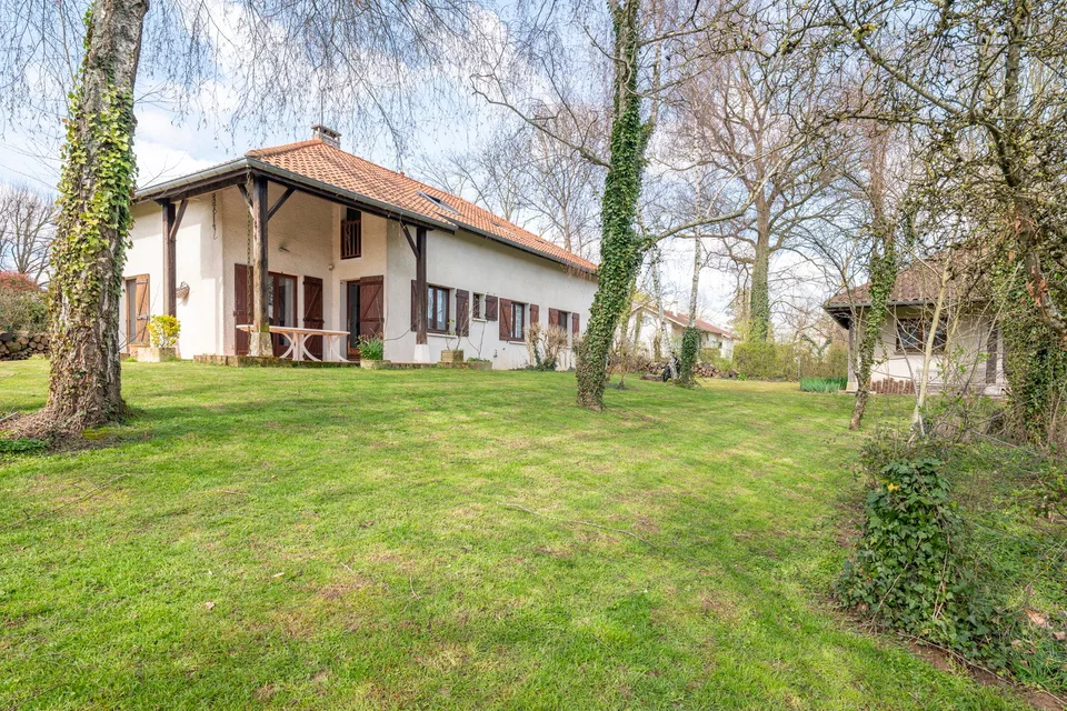 NOUVEAUTÉ   EXCLUSIVITÉ   GRANDE MAISON AUX PORTES DE BOURG EN BRESSE