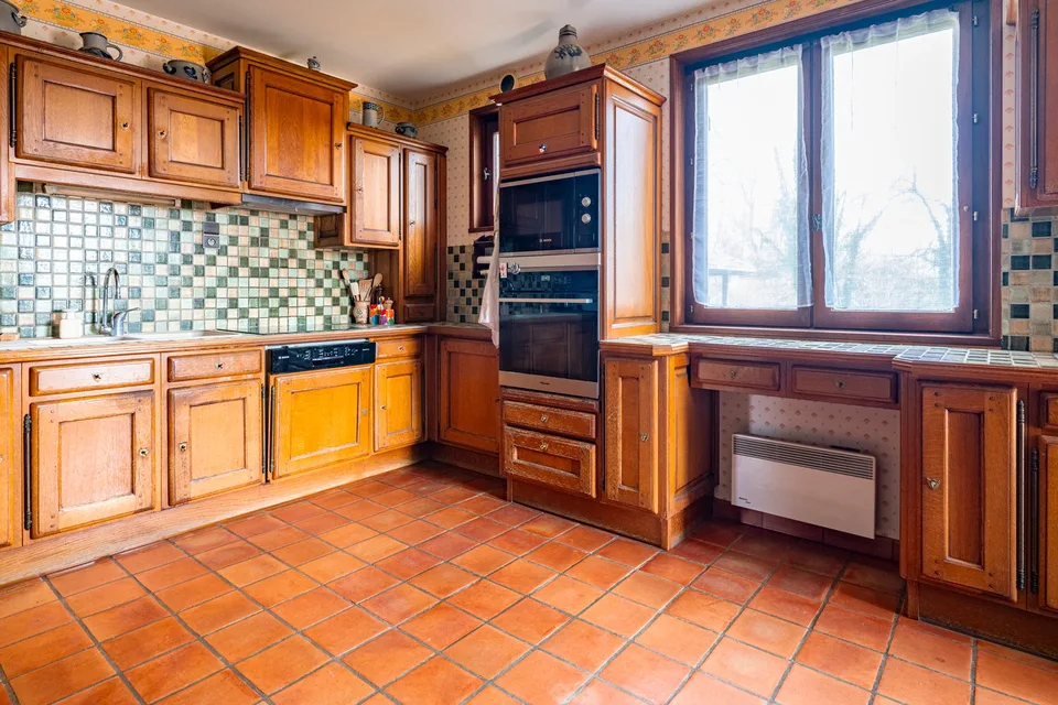 NOUVEAUTÉ   EXCLUSIVITÉ   GRANDE MAISON AUX PORTES DE BOURG EN BRESSE