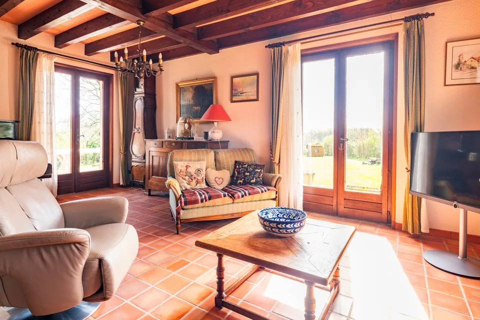 NOUVEAUTÉ   EXCLUSIVITÉ   GRANDE MAISON AUX PORTES DE BOURG EN BRESSE