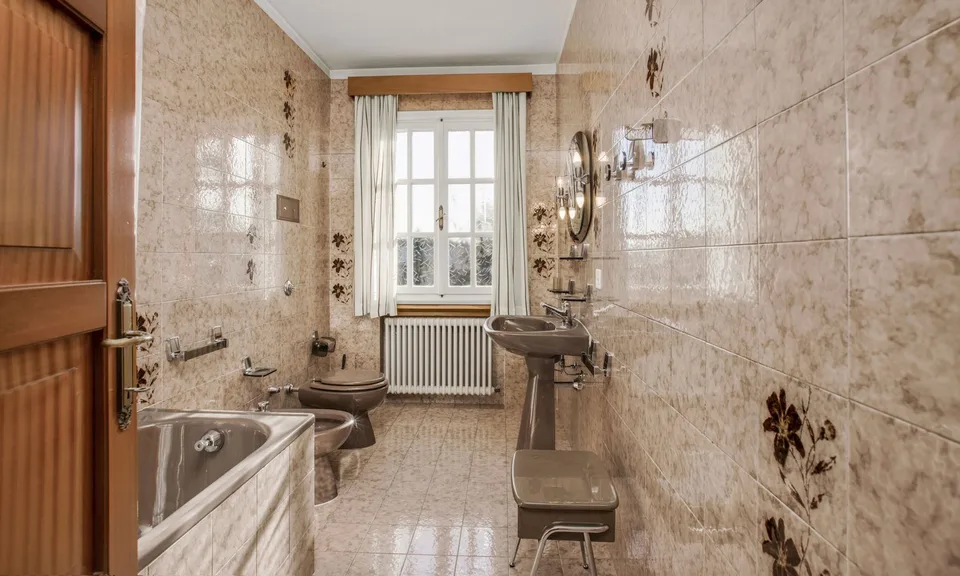 HELLDUNKLE VILLA 4.5 MIT SCHWIMMBAD UND GROßEM GRUNDSTÜCK IN COLDRERIO
