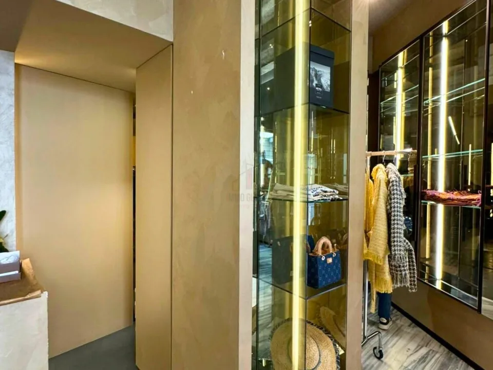 Commercial activity in the city center, success guaranteed