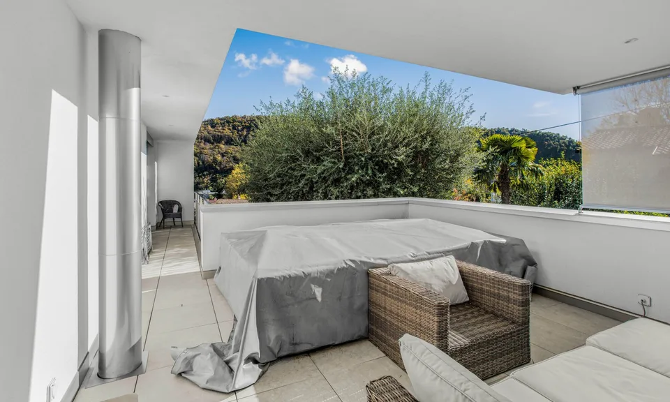 Elegant and Modern High-Standard Villa 6.5 Rooms in Torricella