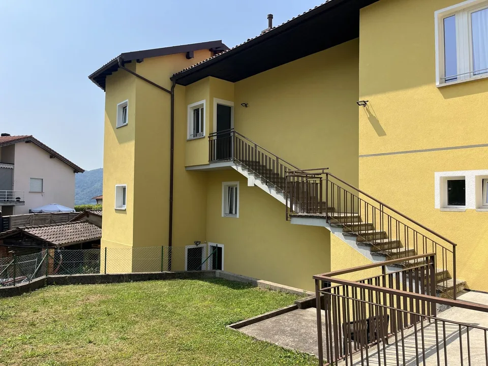 APPARTEMENT ESPACIEUX 3.5 PIÈCES AU DERNIER ÉTAGE À MORBIO INFERIORE RÉNOVÉ