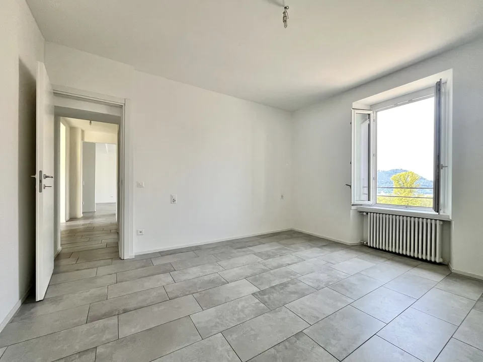 APPARTEMENT ESPACIEUX 3.5 PIÈCES AU DERNIER ÉTAGE À MORBIO INFERIORE RÉNOVÉ