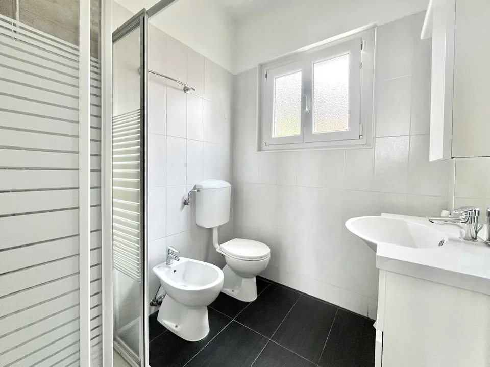 APPARTEMENT ESPACIEUX 3.5 PIÈCES AU DERNIER ÉTAGE À MORBIO INFERIORE RÉNOVÉ