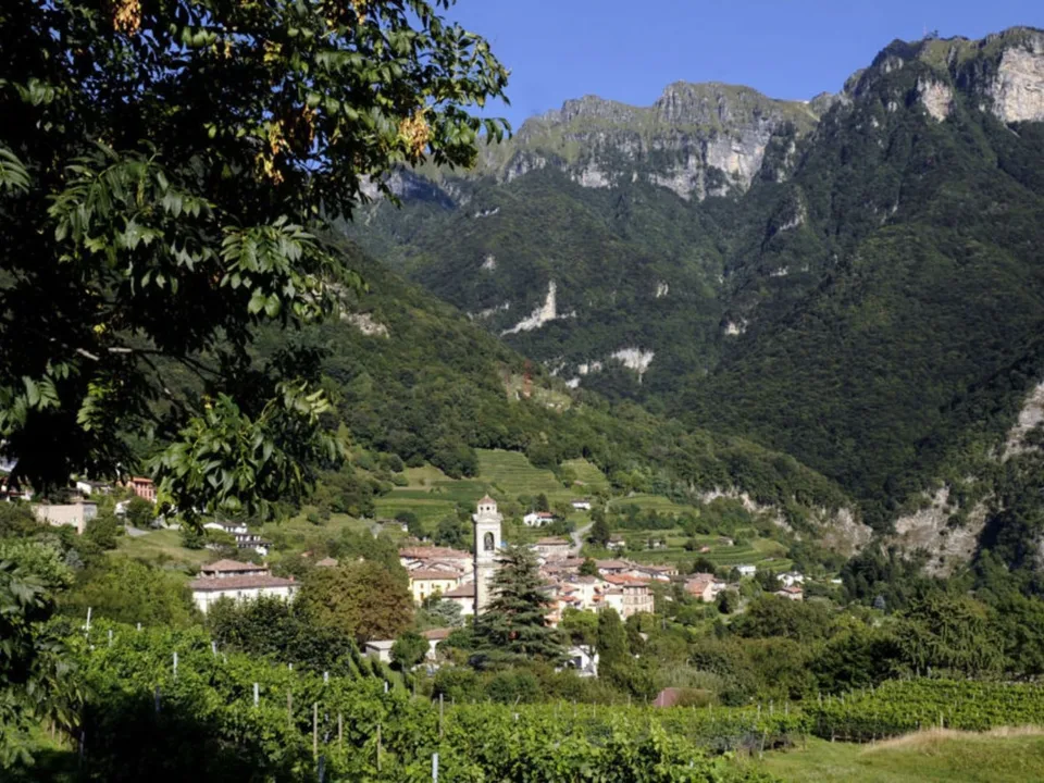 COSTRUISCI LA TUA CASA VISTA LAGO