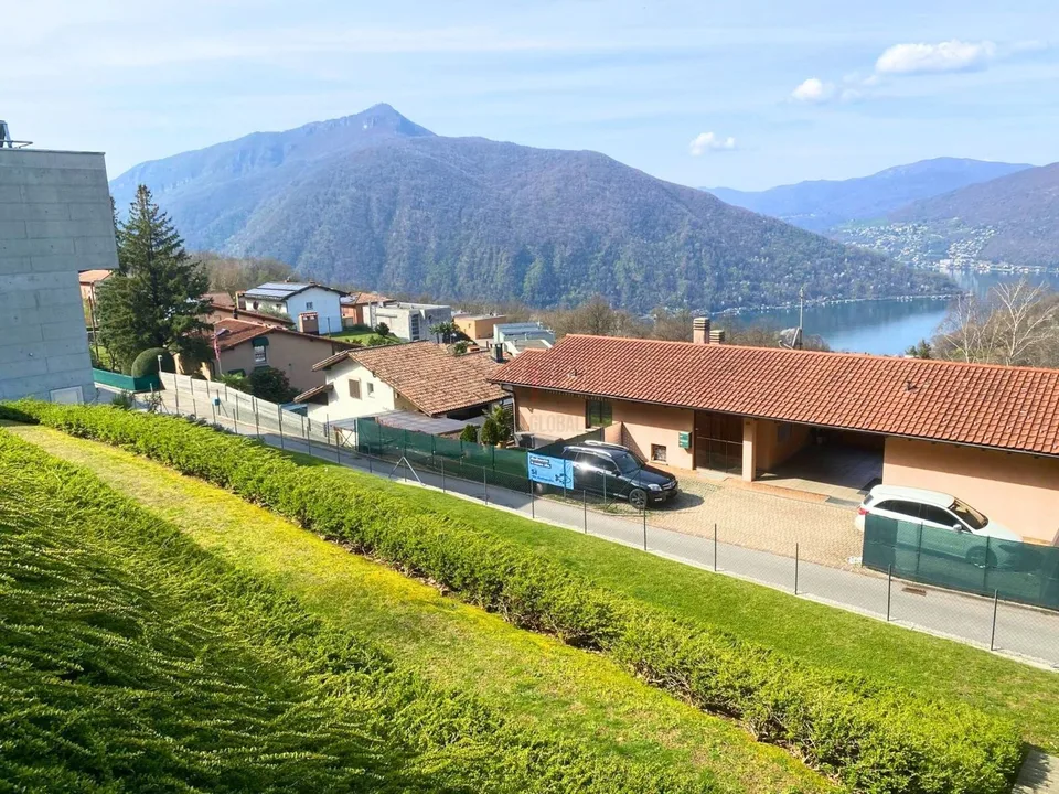 COSTRUISCI LA TUA CASA VISTA LAGO