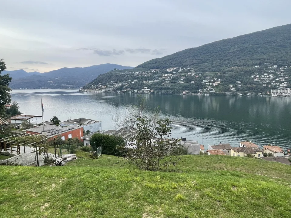 SPLENDIDO TERRENO EDIFICABILE CON MERAVIGLIOSA VISTA LAGO