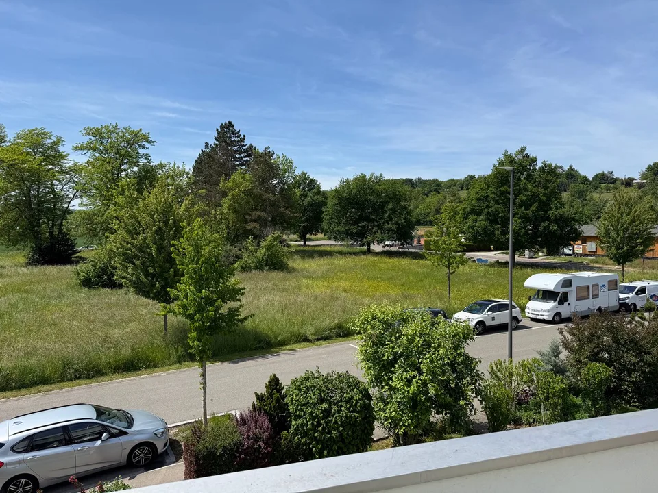 Sunny 4.5 room row house with 2 gardens & EHP