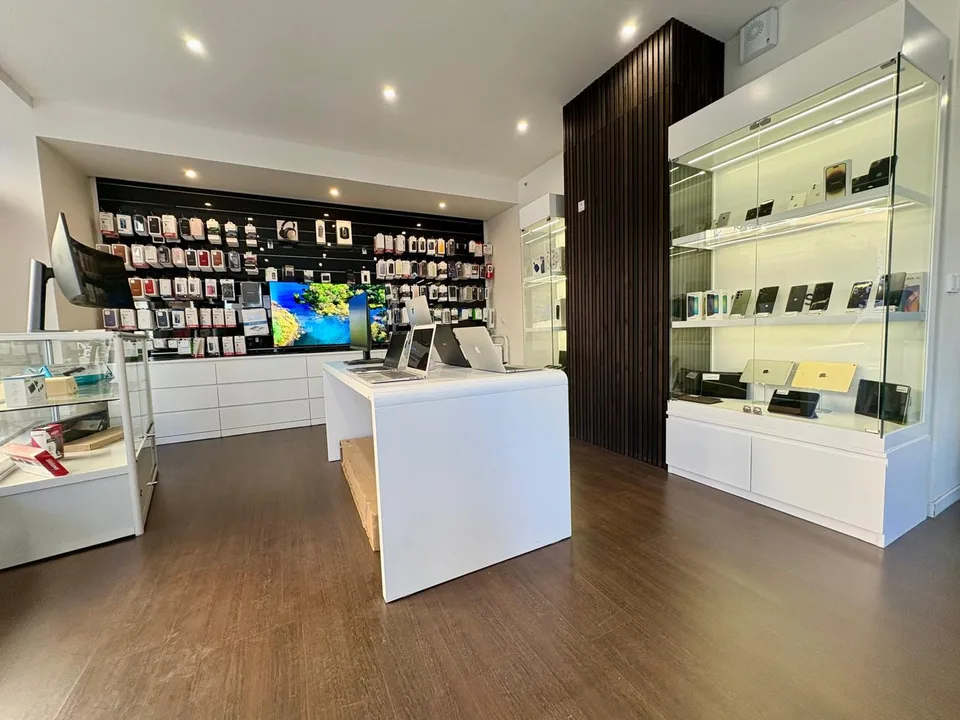 In Vendita: Fondi Commerciali Informatica & High-Tech Gex (55 m²)