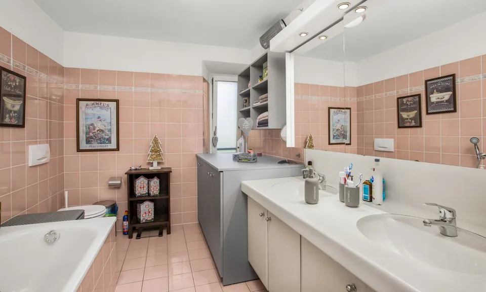Maison charmante de 7 pièces avec terrasse à Curio