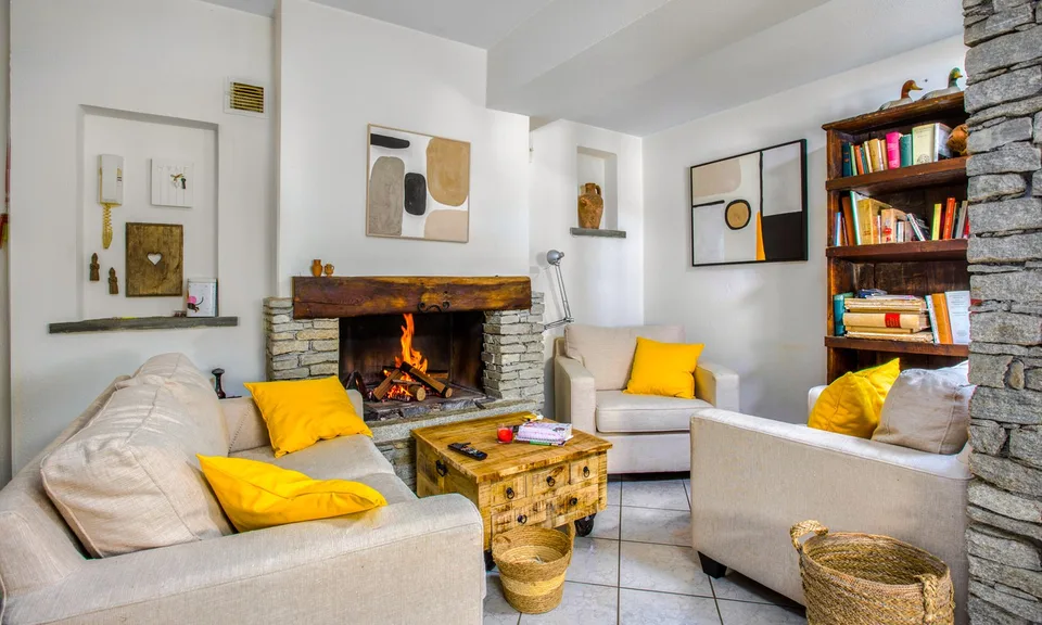 Maison charmante de 7 pièces avec terrasse à Curio