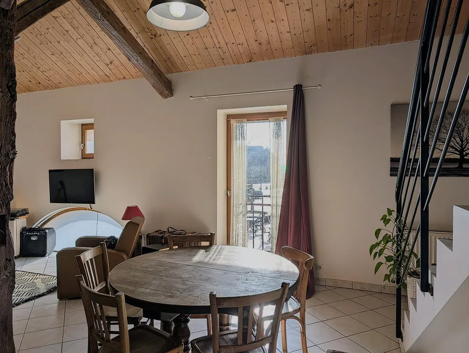 A VENDRE - MAISON DE VILLAGE SANS EXTERIEUR - CESSY