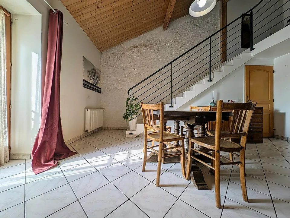 A VENDRE - MAISON DE VILLAGE SANS EXTERIEUR - CESSY