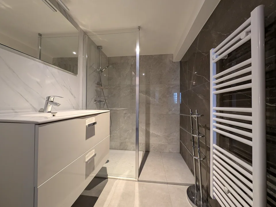 A VENDRE - MAISON DE VILLAGE SANS EXTERIEUR - CESSY
