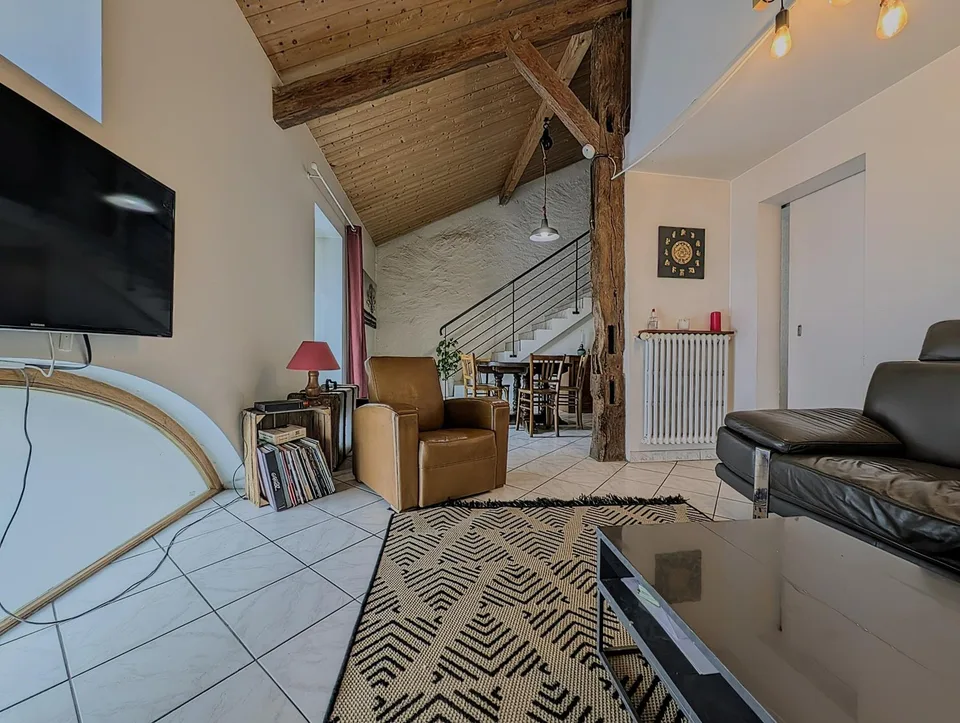 A VENDRE - MAISON DE VILLAGE SANS EXTERIEUR - CESSY