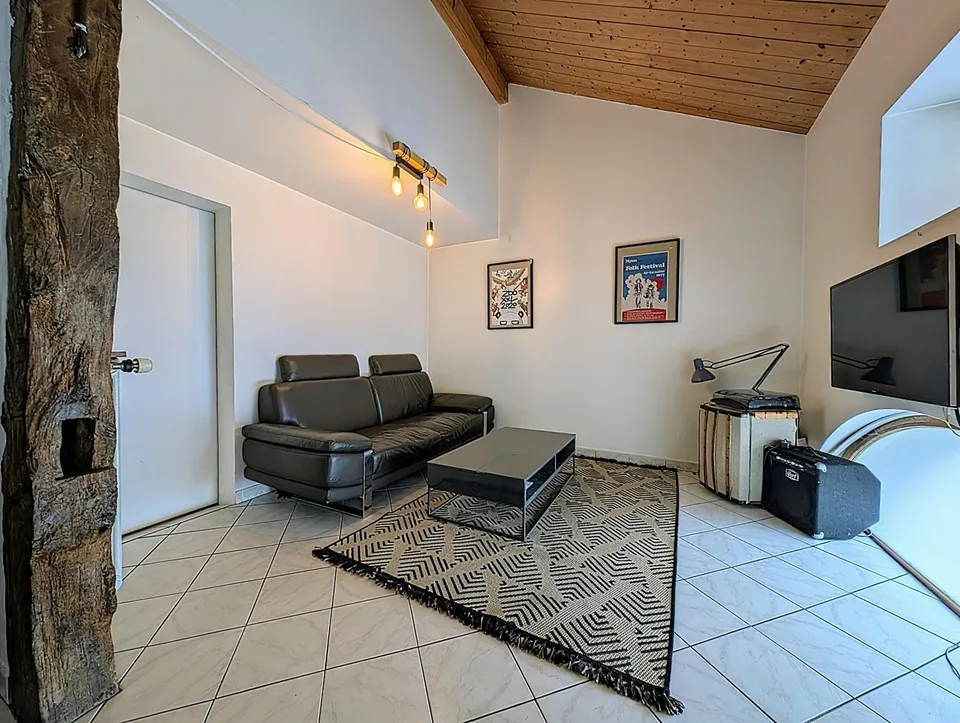 A VENDRE - MAISON DE VILLAGE SANS EXTERIEUR - CESSY
