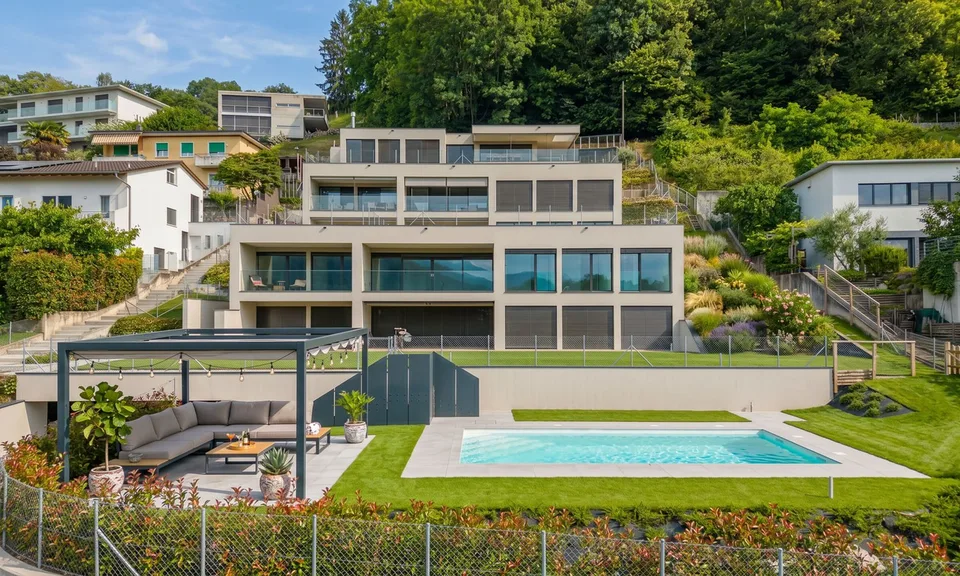 Modern and spacious 2.5-room apartment with private garden in Ponte Capriasca