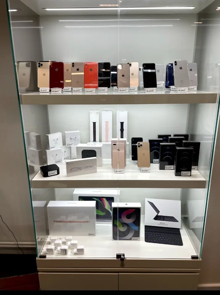 In Vendita: Pacchetto di 2 Aziende Commerciali High-Tech