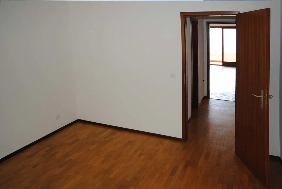 Cozy 2.5-room apartment with terrace in a residence with swimming pool in Comano