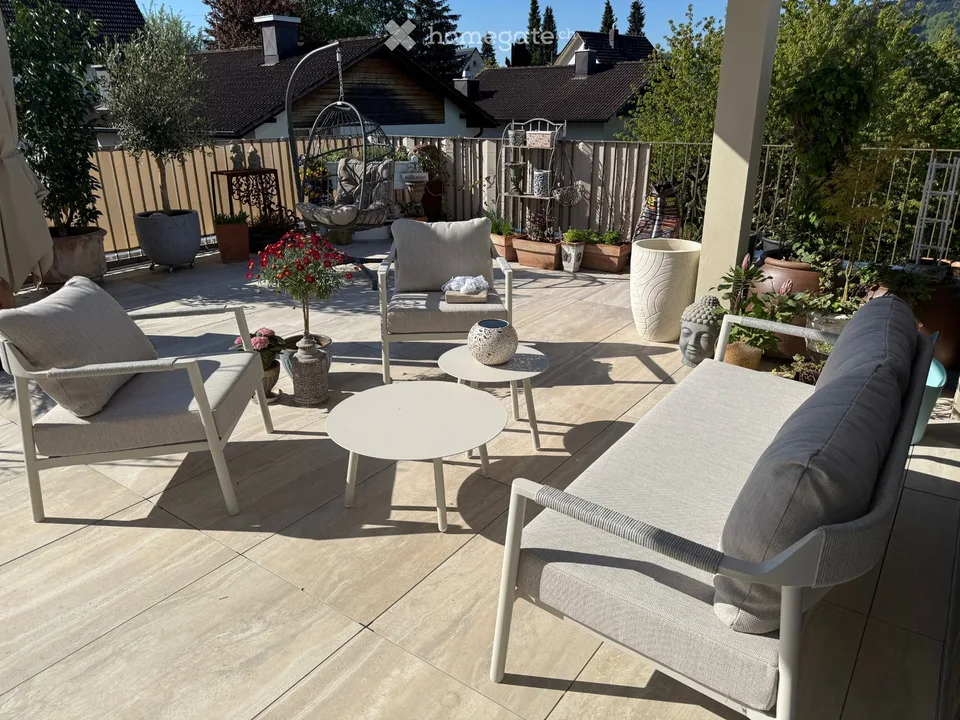 Exclusive 4.5-room attic apartment in Reinach AG with 110 m² terrace